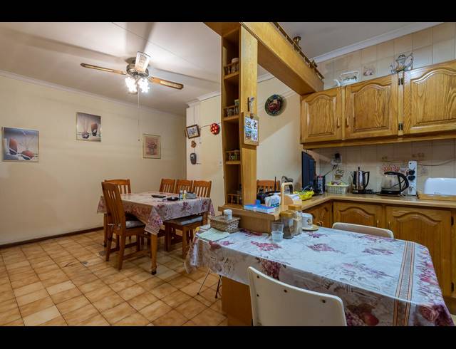 6 BEDROOM FREEHOLD SOLD IN ROSETTENVILLE